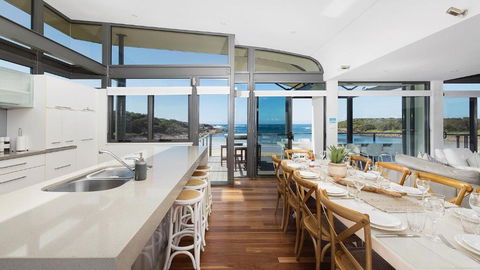 Sails On The Beachfront - Exclusive Seaside Home - Mackay Tourism 2