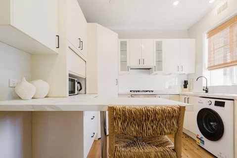 Salmon Calm - Trendy Velvet Allure By Albert Park - Mackay Tourism 1