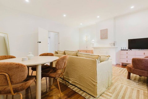 Salmon Calm - Trendy Velvet Allure By Albert Park - Mackay Tourism 3