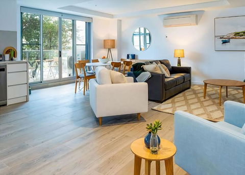 Salt 7 Spacious Luxury In Sorrento Walk To The Beach - Mackay Tourism 0