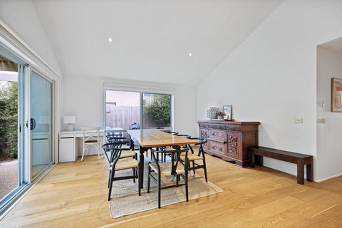 Salt Air Hideaway With Lush Backyard - Mackay Tourism 0