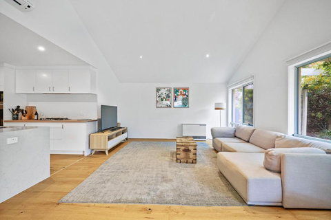 Salt Air Hideaway With Lush Backyard - Mackay Tourism 3