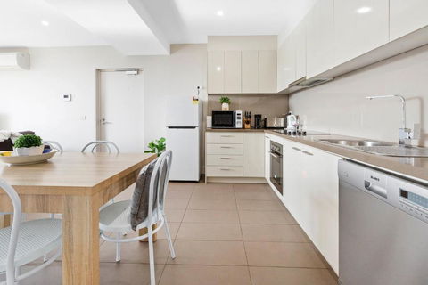 Salt Five Apartment Sorrento - Main Street Location - Mackay Tourism 3