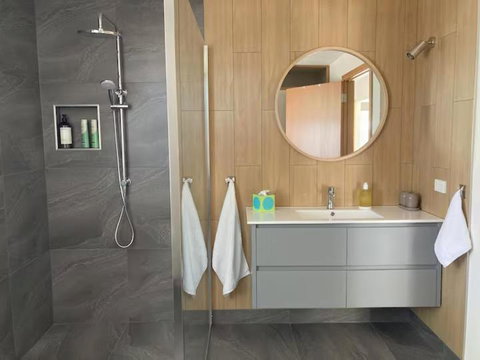 Salt House Brand New Bayside Accomodation - Mackay Tourism 0