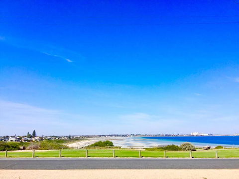 SALT @ North Beach WALLAROO (absolute Beachfront) - Mackay Tourism 0