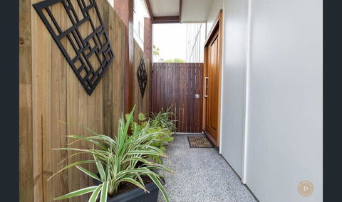 Salt Zen Holiday Townhouse - Mackay Tourism 1