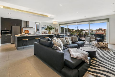 Saltwater Apartment Sorrento - Mackay Tourism 0