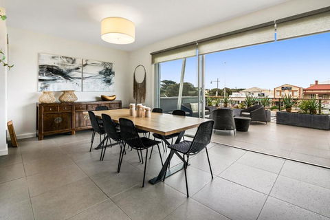 Saltwater Apartment Sorrento - Mackay Tourism 3