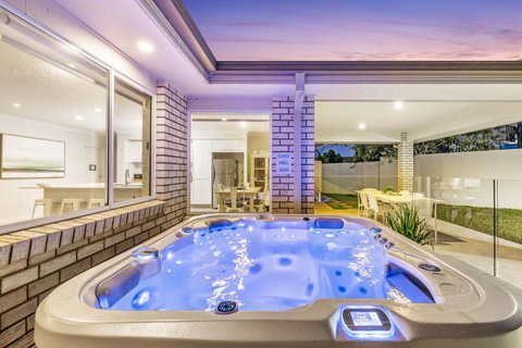 Salty Pause At Bondi House - With Spa And Pet Friendly! - Mackay Tourism 1