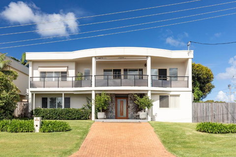 Salty Sea Beach House - Mackay Tourism 0