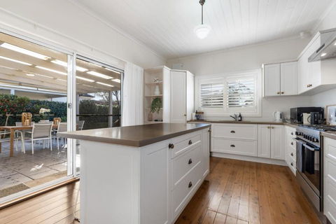 Sampson Cottage - Historic Charm - Mackay Tourism 2