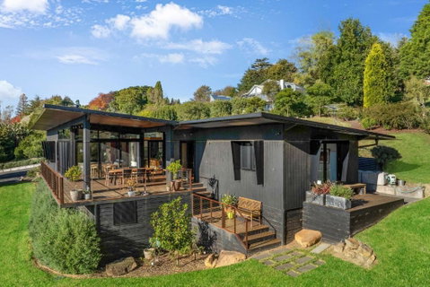 Sanctuaire, Southern Highlands - Mackay Tourism 0