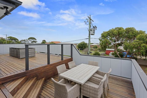 Sanctuary Lodge By Ready Set Stay - BYO LINEN & TOWELS - Mackay Tourism 3