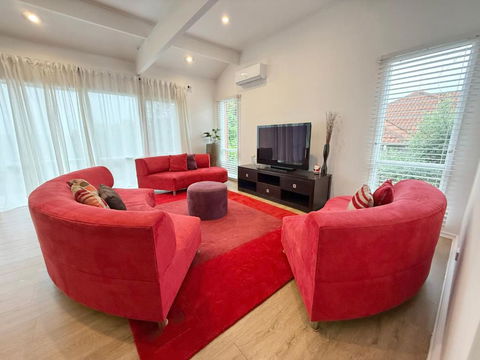Sanrio Dream Villa Family Retreat With Views - Mackay Tourism 0