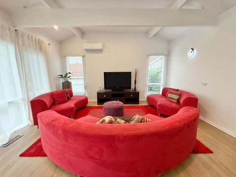 Sanrio Dream Villa Family Retreat With Views - Mackay Tourism 3