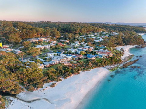 Sandals At The Bay Upstairs Sleeps 6 Hyams Beach - Mackay Tourism 3