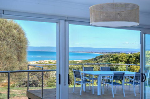 Sandbar Beach House - Mackay Tourism 0