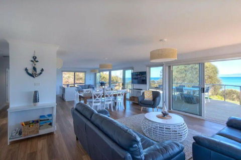 Sandbar Beach House - Mackay Tourism 3
