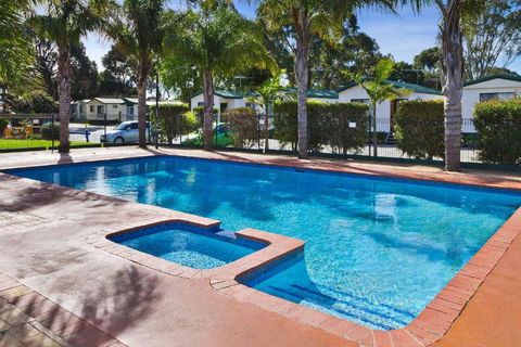 Sandhurst Motel - Mackay Tourism 0
