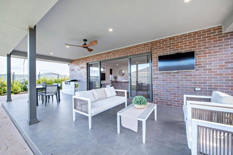 Sandstone - Family Entertainer, Refined Living - Mackay Tourism 2
