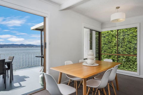 Sandy Bay Waterfront - Mackay Tourism 1