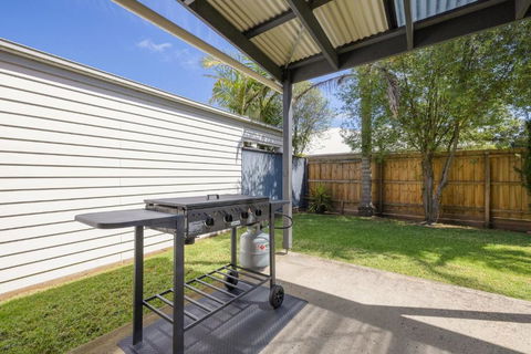 Sandy Beach House Cowes - Mackay Tourism 3