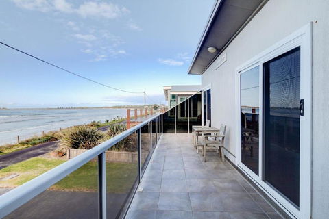 Sandy Cove - Mackay Tourism 3