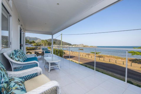 Sandy Decks - Mackay Tourism 0