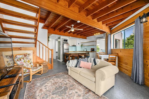 Santa Fe By The Broadwater - Mackay Tourism 3