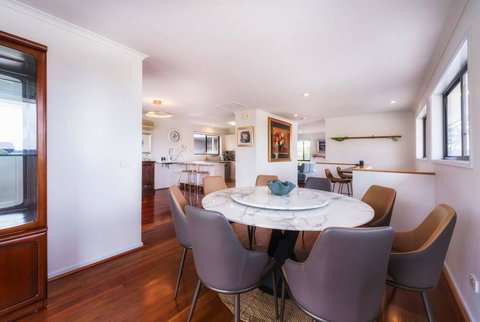 Sapphire Art House - Mackay Tourism 3