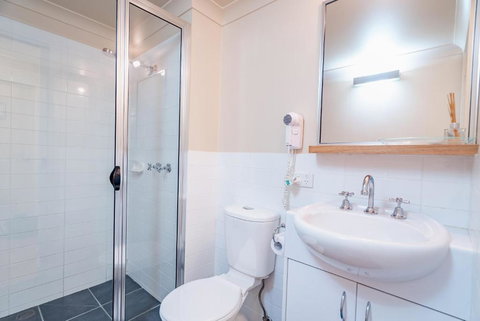 Schnapps 1 - Mackay Tourism 1