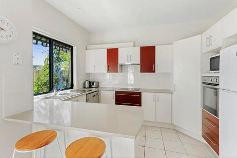 Sea Change On Excellent - Mackay Tourism 0