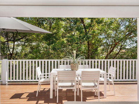 Sea Deck Hyams Beach - Mackay Tourism 0