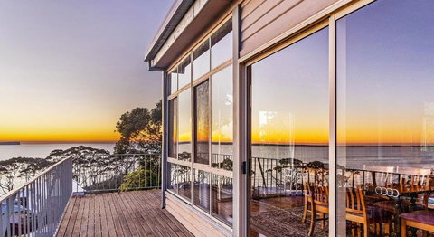 Sea Point At Hyams Beach - Mackay Tourism 0