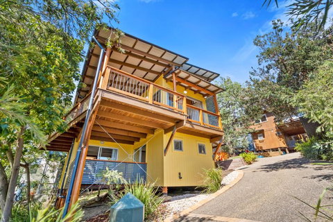 Sea View + Sleeps 8 + 3 Mins To Beach - Mackay Tourism 1