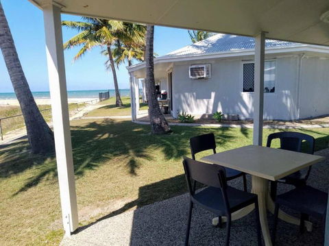 Sea View Villa. 2 Bedroom. Sleeps 4. Free WIFI - Mackay Tourism 2