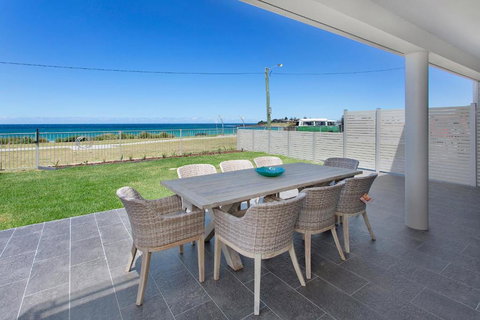 Seabreeze Stays On The Beach - Mackay Tourism 0