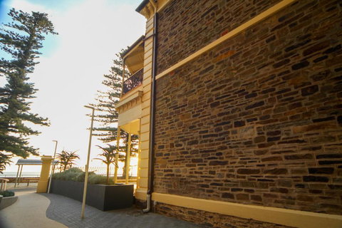 Seafield Tower Glenelg Apartment No 3 - Mackay Tourism 3