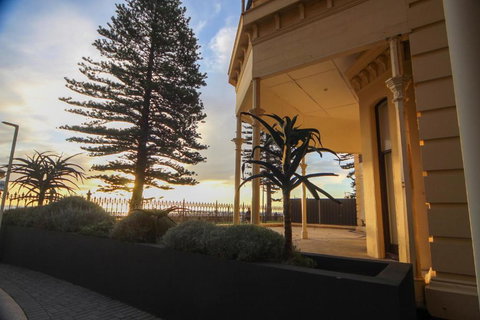 Seafield Tower Glenelg Apartment No 3 - Mackay Tourism 1