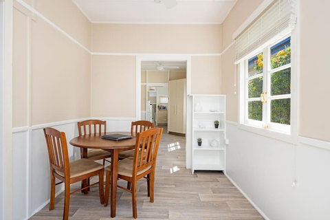 Scarborough Waterfront 2-bedroom Cottage - Mackay Tourism 1