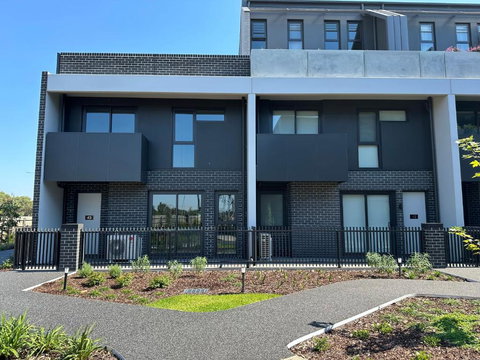 Shine Keysborough High-end Family Home, Netflix, Top Location - Mackay Tourism 3