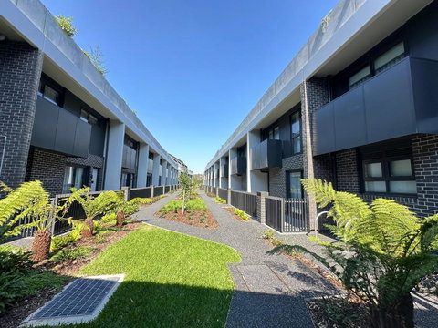 Shine Keysborough High-end Family Home, Netflix, Top Location - Mackay Tourism 1