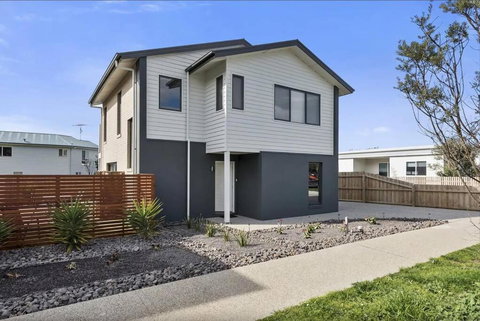 Seaside Gem - Mackay Tourism 0