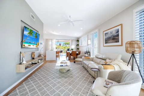 Seaside Luxury In Alexandra Headland - Mackay Tourism 3