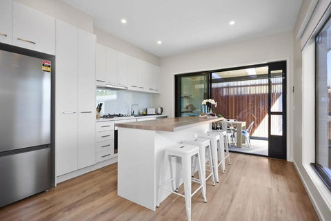 Seaside Rosebud Home With Garden Alfresco - Mackay Tourism 1