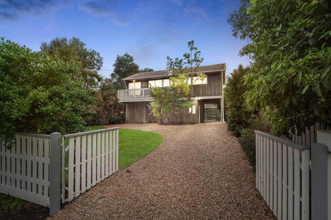 Seaside Serenity - Mackay Tourism 0