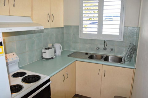 Seaspray No 5 - Bring Your Own Linen. - Mackay Tourism 3