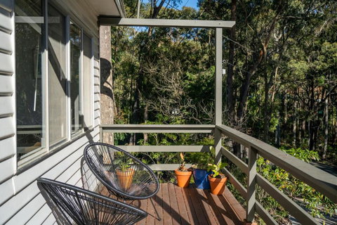 Secluded Coastal Retreat With Ocean Views - Mackay Tourism 2