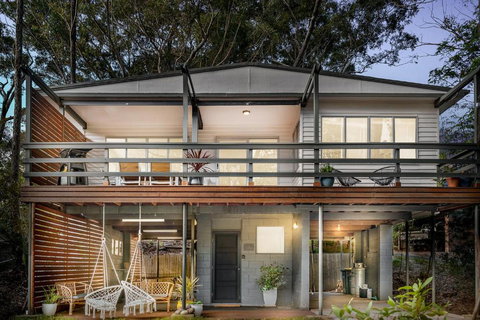 Secluded Coastal Retreat With Ocean Views - Mackay Tourism 0