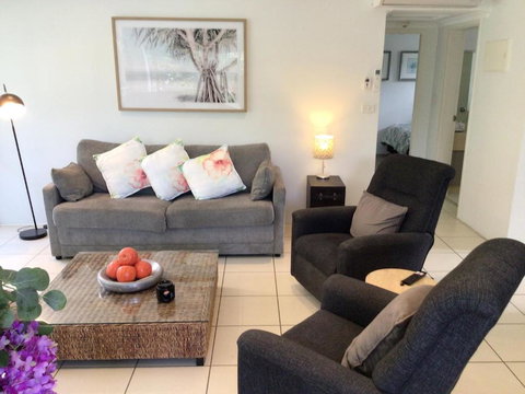 Secluded Tropical Apartment - Mackay Tourism 1